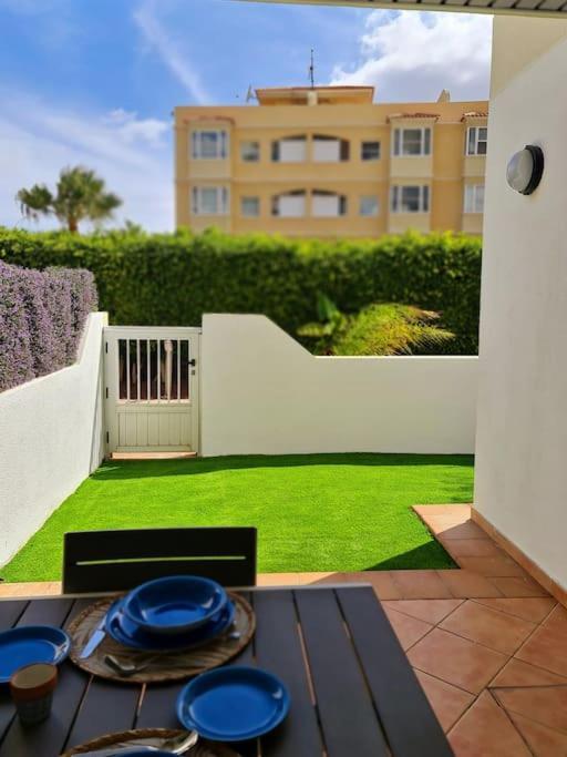 Homely Apt In Modern Building With Pool サンミゲル・デ・アボナ エクステリア 写真