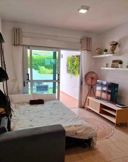 Homely Apt In Modern Building With Pool サンミゲル・デ・アボナ エクステリア 写真