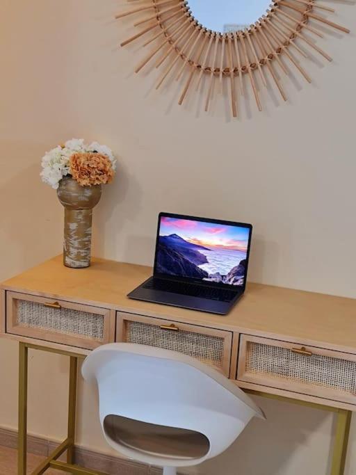Homely Apt In Modern Building With Pool サンミゲル・デ・アボナ エクステリア 写真