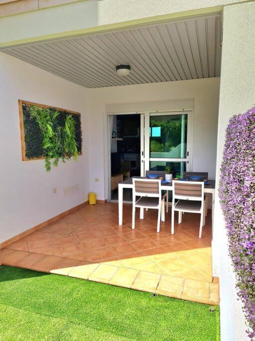 Homely Apt In Modern Building With Pool サンミゲル・デ・アボナ エクステリア 写真